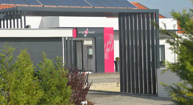 MotelLovers.com Vinyl M Hotel Design Inn